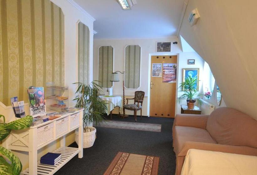 اتاق کلاسیک سه تخته, Pension Velický Zámoček