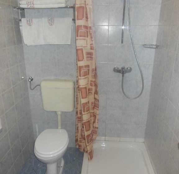 اتاق اکونومی, Pri Belokranjcu