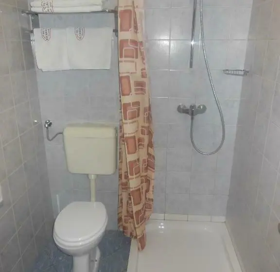 اتاق اکونومی, Pri Belokranjcu