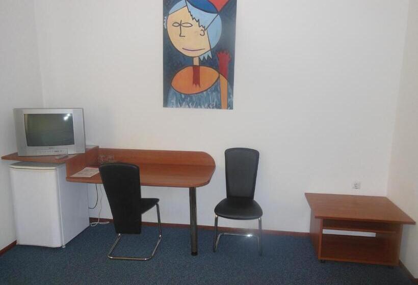 اتاق استاندارد سه نفره, Pri Belokranjcu