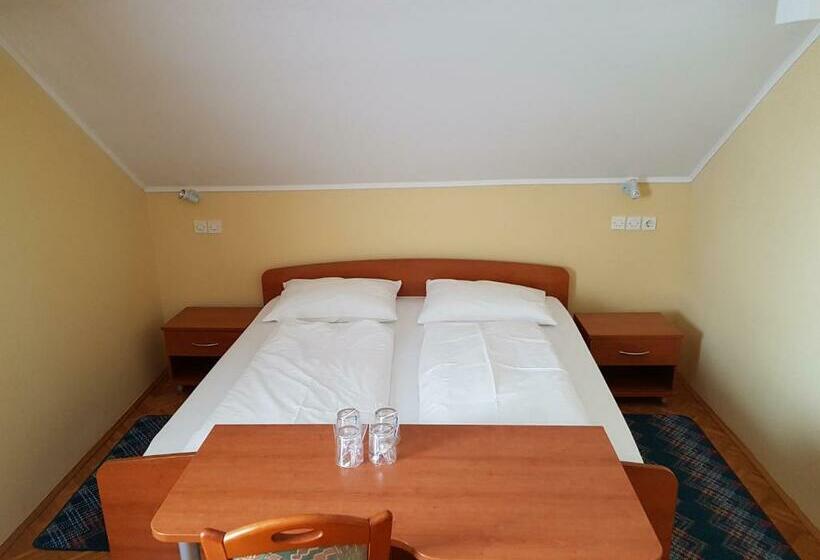 اتاق کلاسیک, Roškar