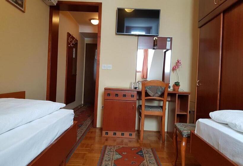 اتاق کلاسیک, Roškar