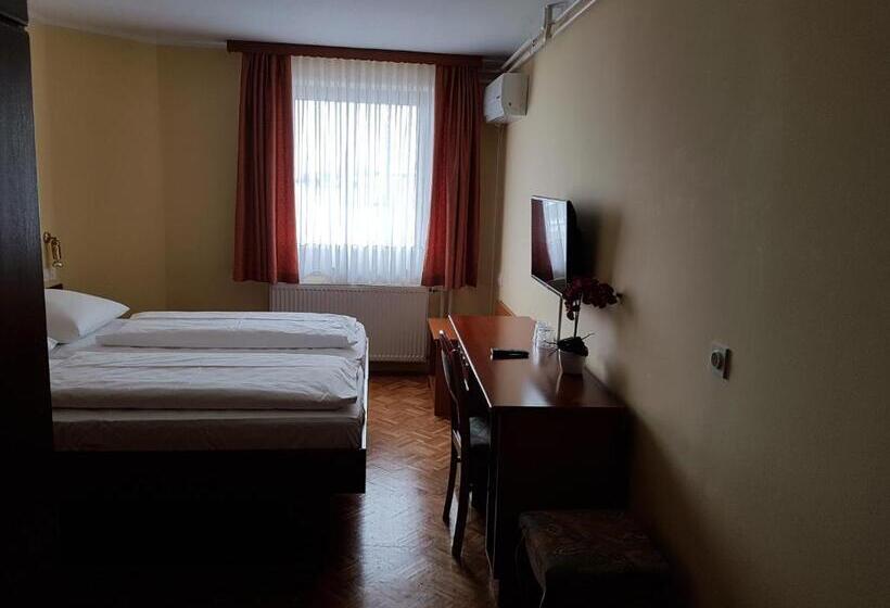 اتاق کلاسیک, Roškar