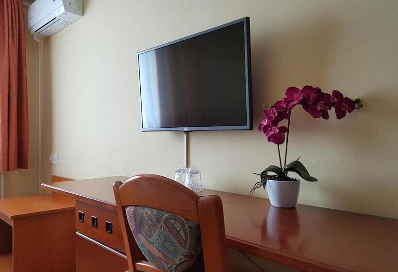 اتاق کلاسیک, Roškar