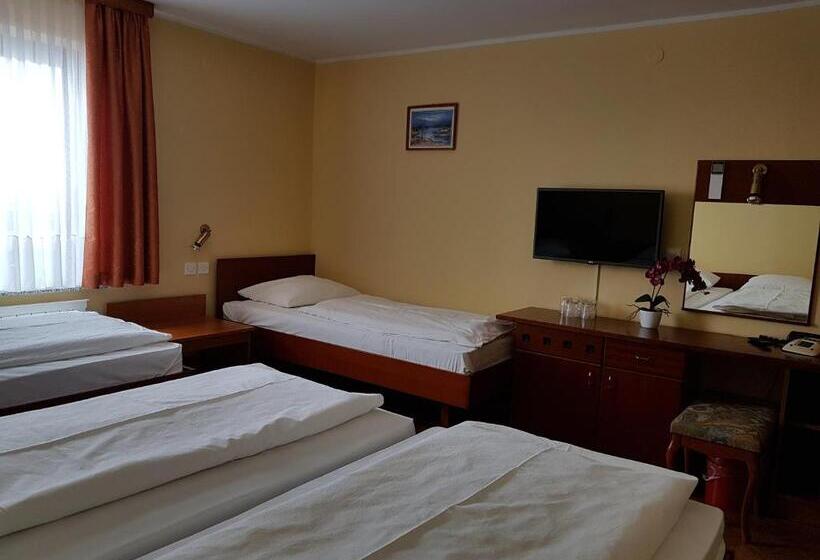 اتاق کلاسیک چهارنفره, Roškar