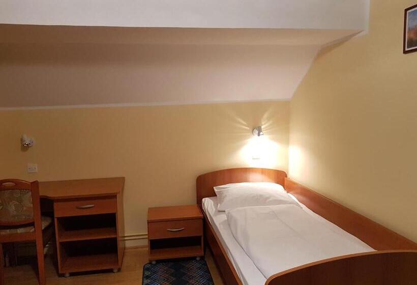 اتاق خانوادگی, Roškar