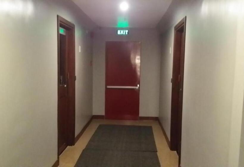 高级大房间, Sulit Place