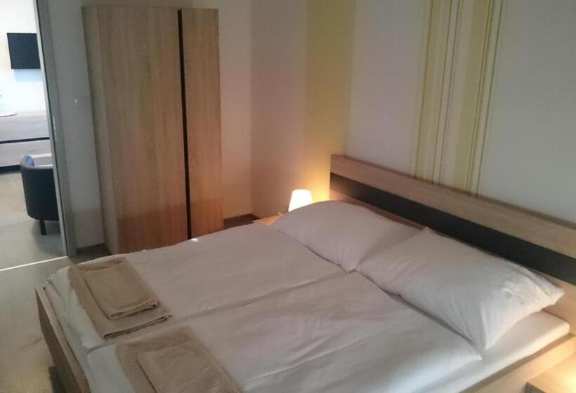 标准间, Tam Autohof Malacky