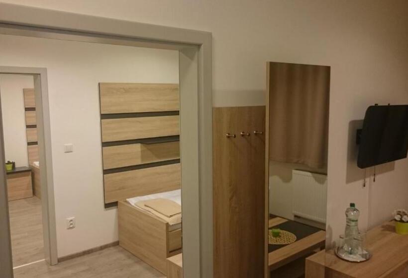 标准间, Tam Autohof Malacky