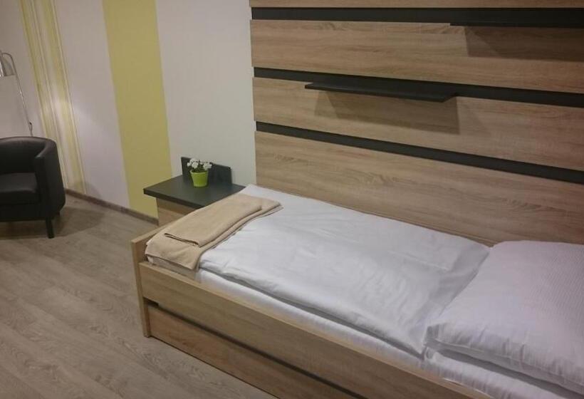 标准间, Tam Autohof Malacky