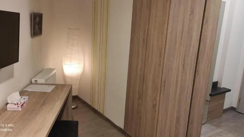Deluxe Yhden Hengen Huone, Tam Autohof Malacky