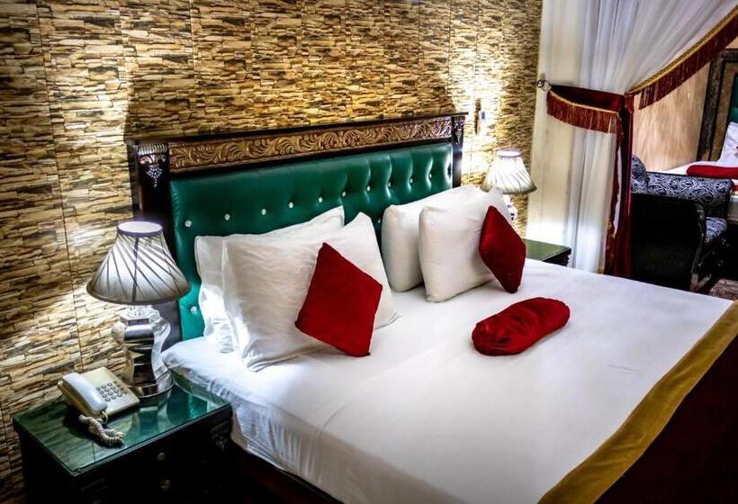 سوییت خانوادگی, Rose Palace Hotel, Garden Town