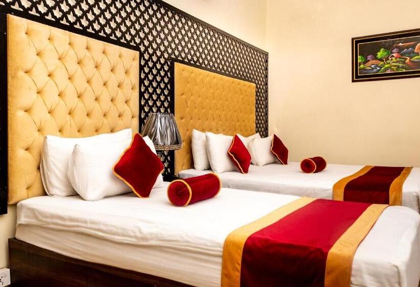 سوییت خانوادگی, Rose Palace Hotel, Garden Town