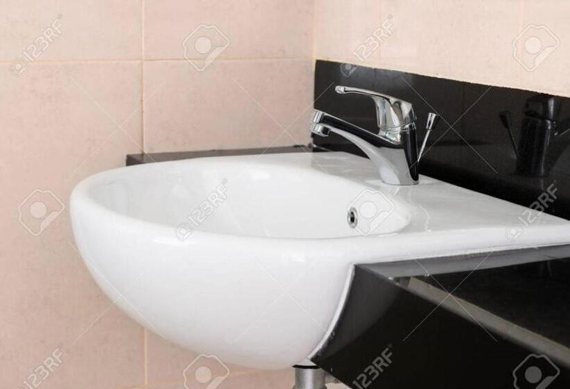 اتاق لوکس با تخت بزرگ, Rose Palace Hotel, Garden Town