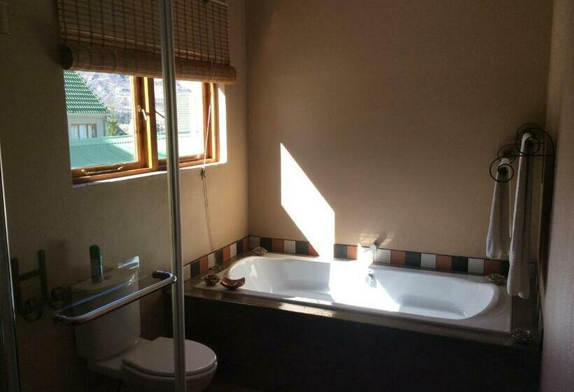 Deluxe Suite King Bed, 278 On Main