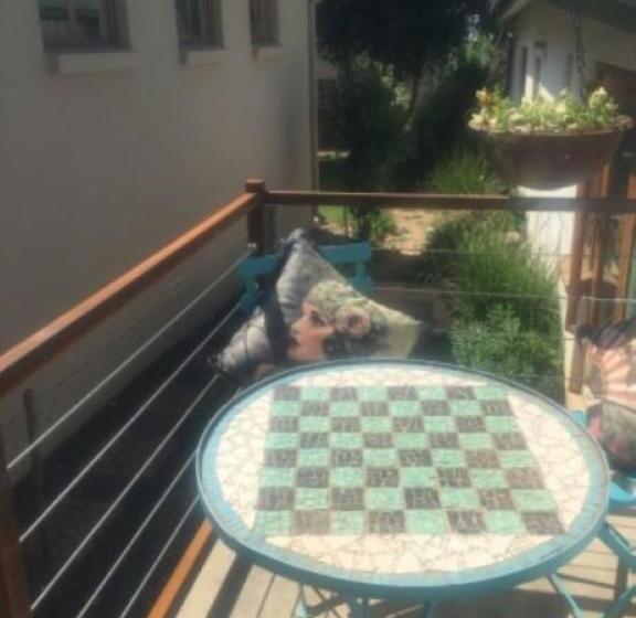 اتاق استاندارد, 278 On Main