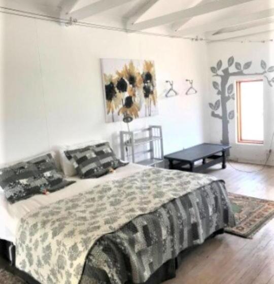 اتاق خانوادگی, 278 On Main