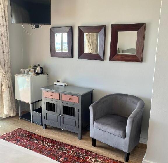 プールビュースタンダードルーム, 3coloursblue Guest House