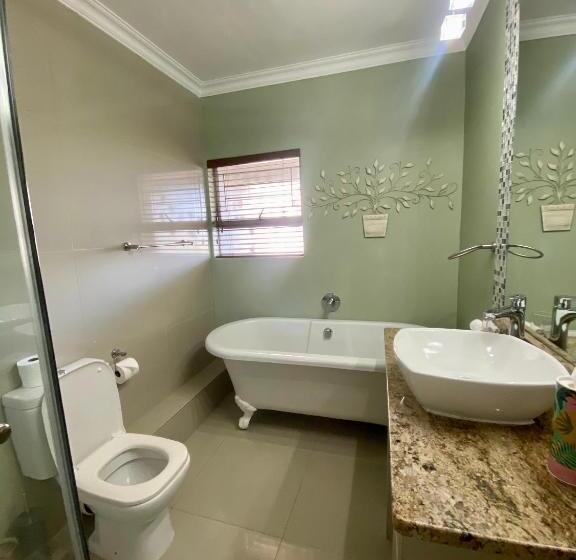 חדר סטנדרט נוף לבריכה, 3coloursblue Guest House