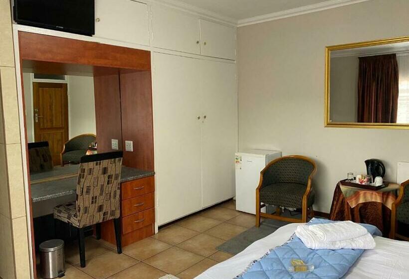 חדר סטנדרט עם מיטת קינג, Africa Footprints Guest House