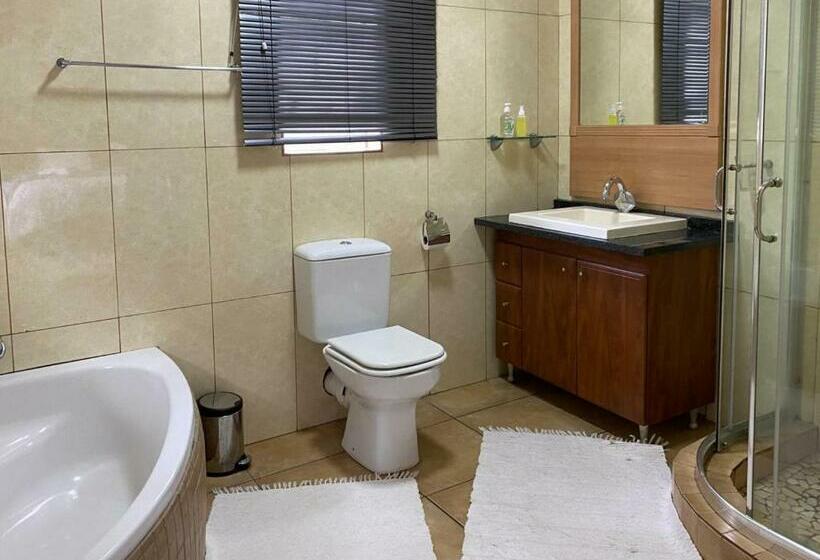 Стандартный Номер Кровать Кинг, Africa Footprints Guest House