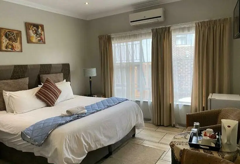 キングサイズベッドのスタンダードルーム, Africa Footprints Guest House