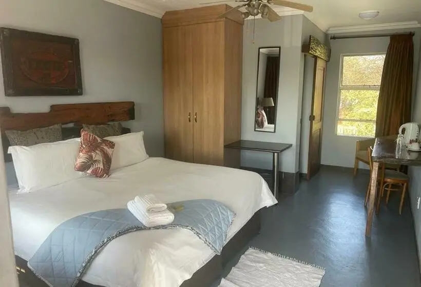 キングサイズベッドのスタンダードルーム, Africa Footprints Guest House