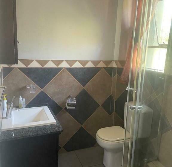 חדר סטנדרט עם מיטת קינג, Africa Footprints Guest House