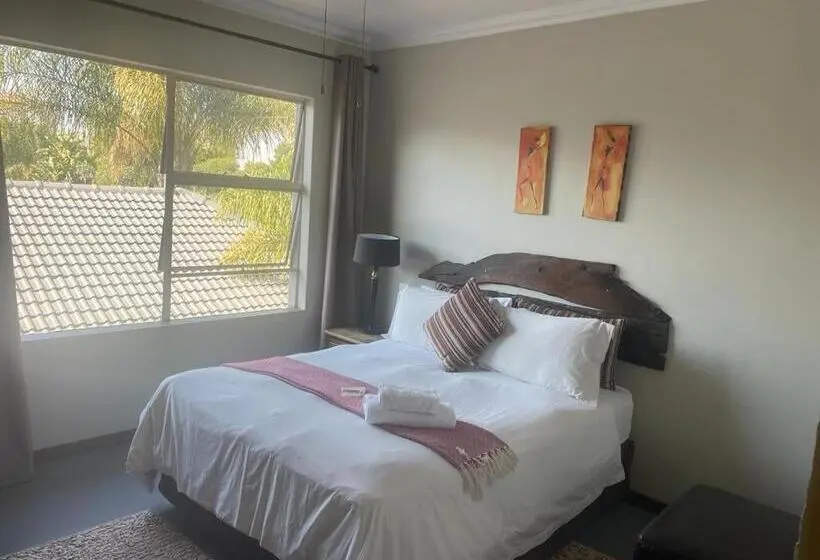 キングサイズベッドのスタンダードルーム, Africa Footprints Guest House