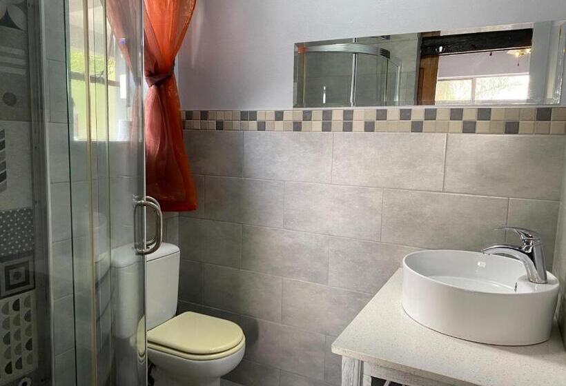 Номер Стандарт, Africa Footprints Guest House
