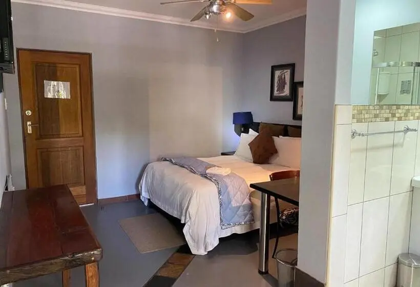 スタンダードルーム, Africa Footprints Guest House