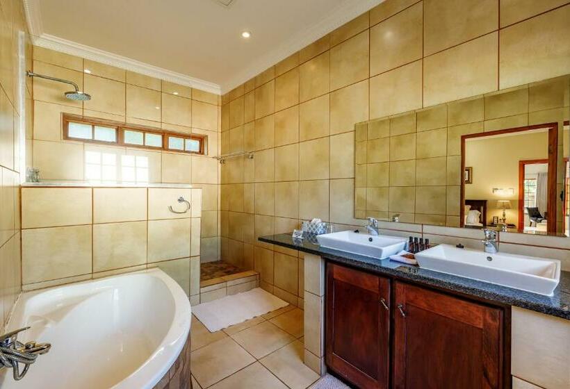 إستديو عائلى, Country Lane Lodge