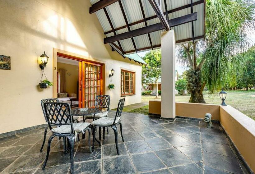 إستديو عائلى, Country Lane Lodge