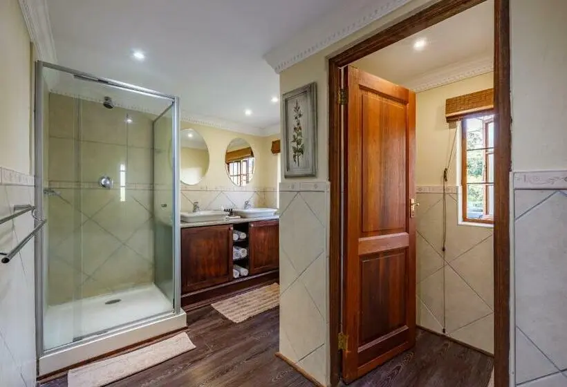 Perhehuone, Country Lane Lodge