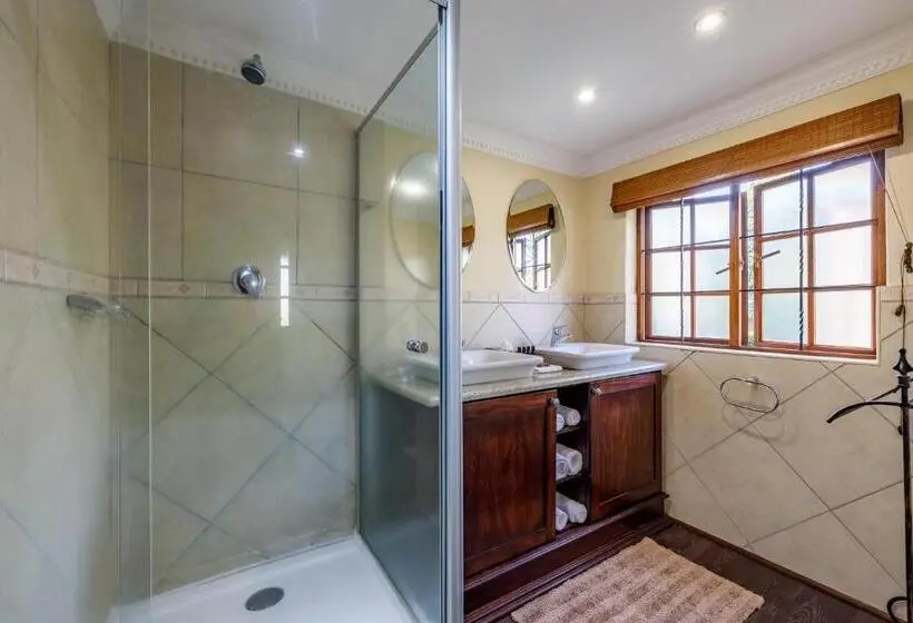 Perhehuone, Country Lane Lodge