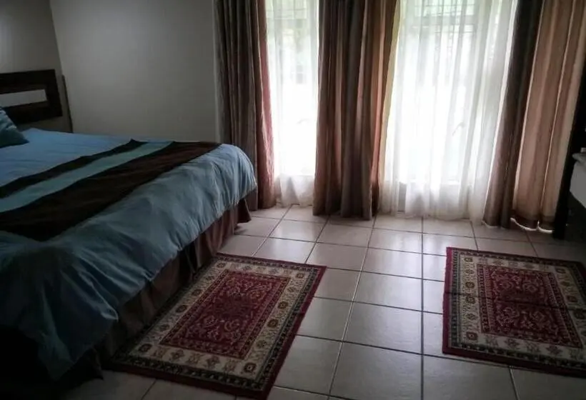 اتاق خانوادگی, Rustenburg Guesthouse