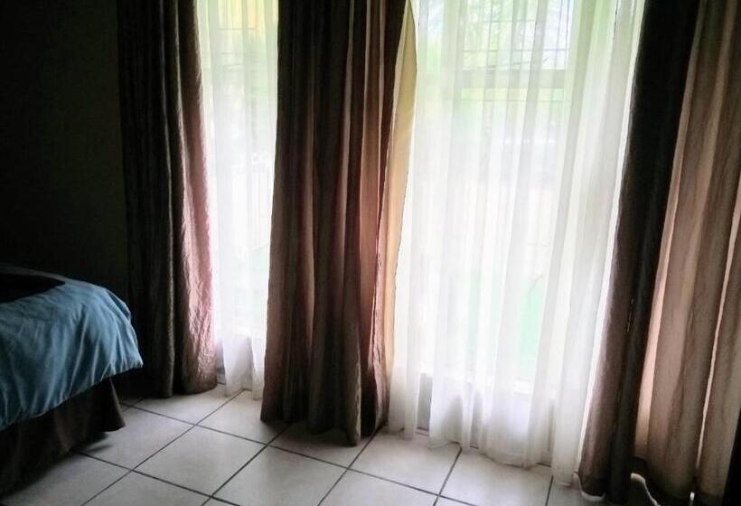 家庭间, Rustenburg Guesthouse