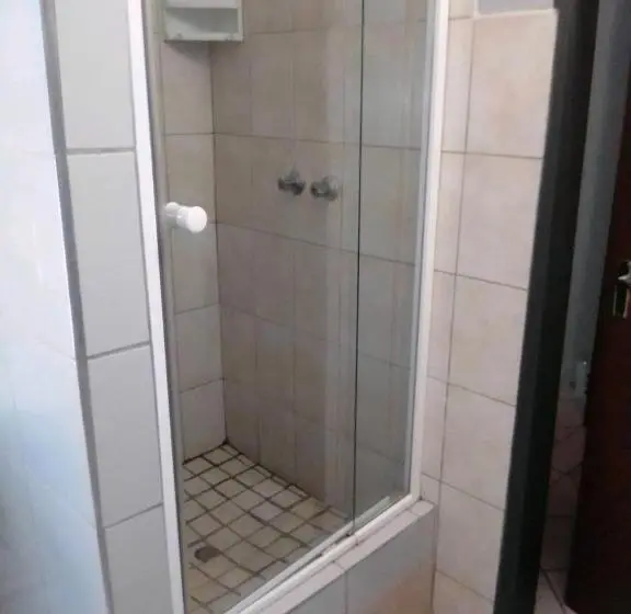 اتاق استاندارد یک نفره, Rustenburg Guesthouse
