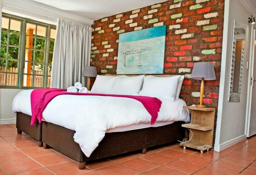 اتاق استاندارد در طبقه همکف, Funky Town