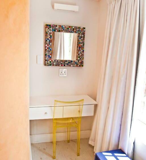 اتاق استاندارد در طبقه همکف, Funky Town