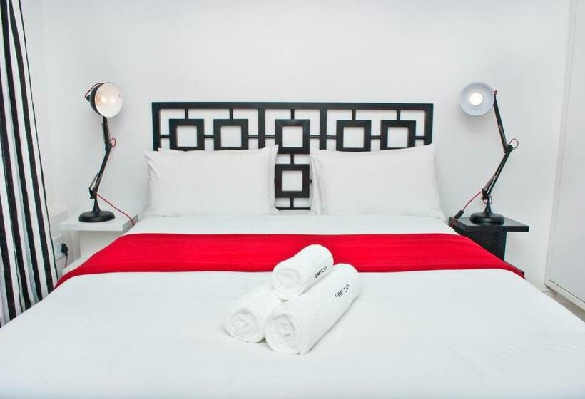 اتاق استاندارد, Funky Town