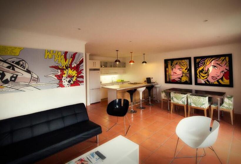 آپارتمان 1 خوابه, Funky Town