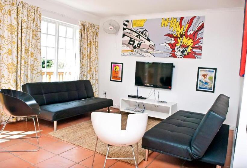 آپارتمان 1 خوابه, Funky Town