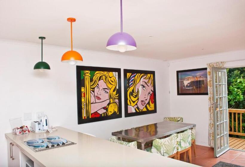 آپارتمان 1 خوابه, Funky Town