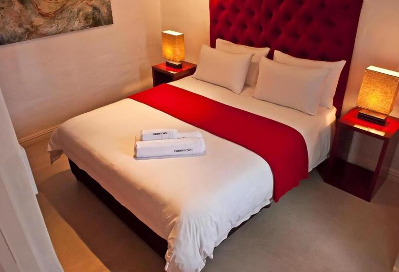 آپارتمان 1 خوابه, Funky Town