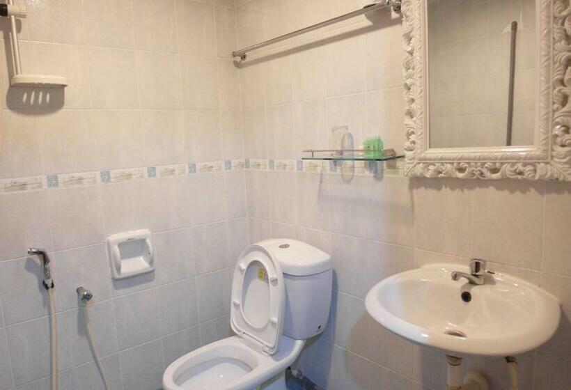 חדר סטנדרט לשלושה, Li Garden