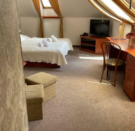 شقة غرفة واحدة, Pod Hradom