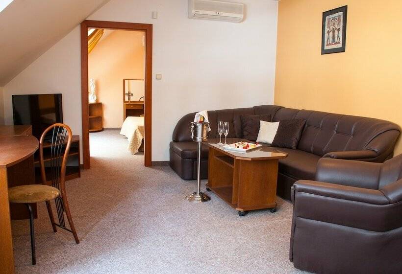 شقة غرفة واحدة, Pod Hradom