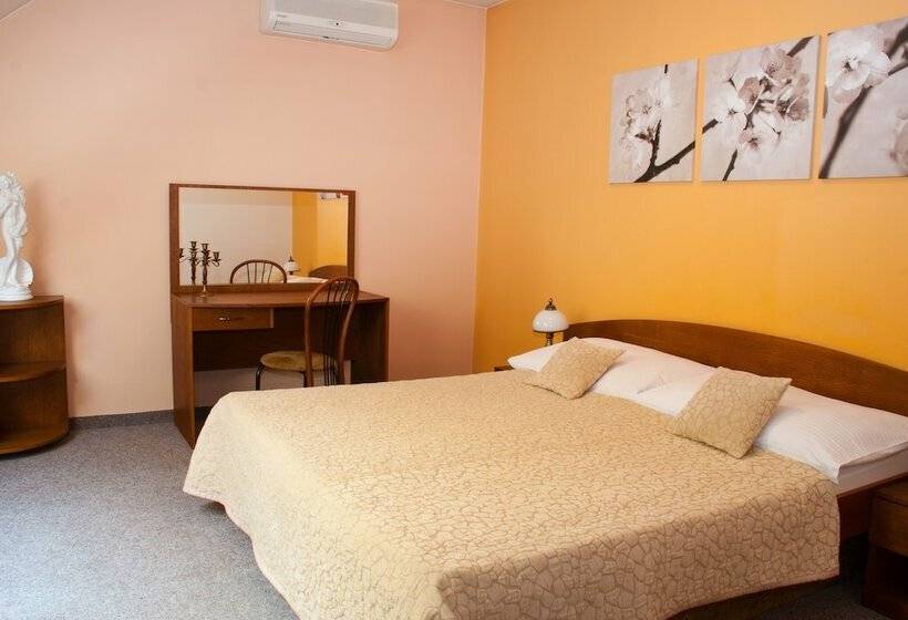 شقة غرفة واحدة, Pod Hradom