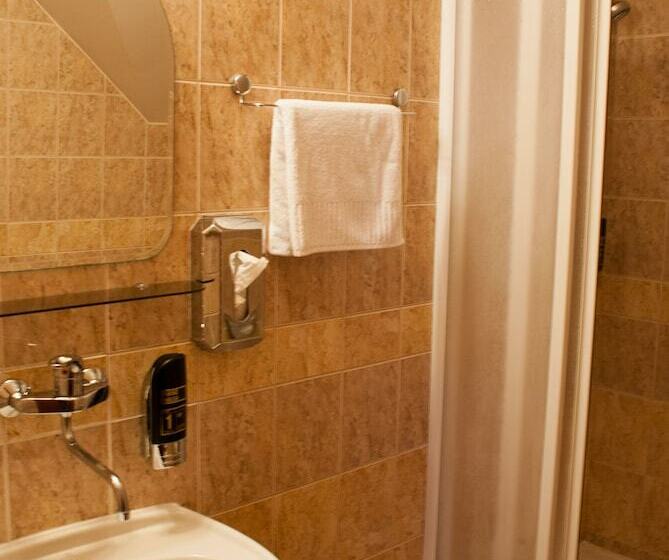 شقة غرفة واحدة, Pod Hradom